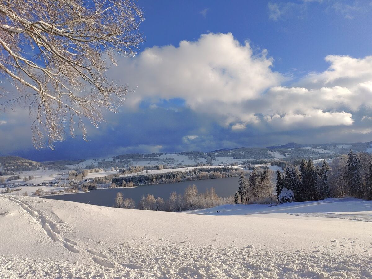 Rottachsee in stiller Winterlandschaft